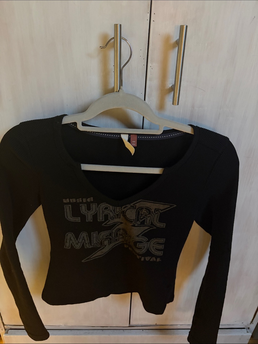 Pilcro Black Long-Sleeve V-Neck Graphic Women's Top